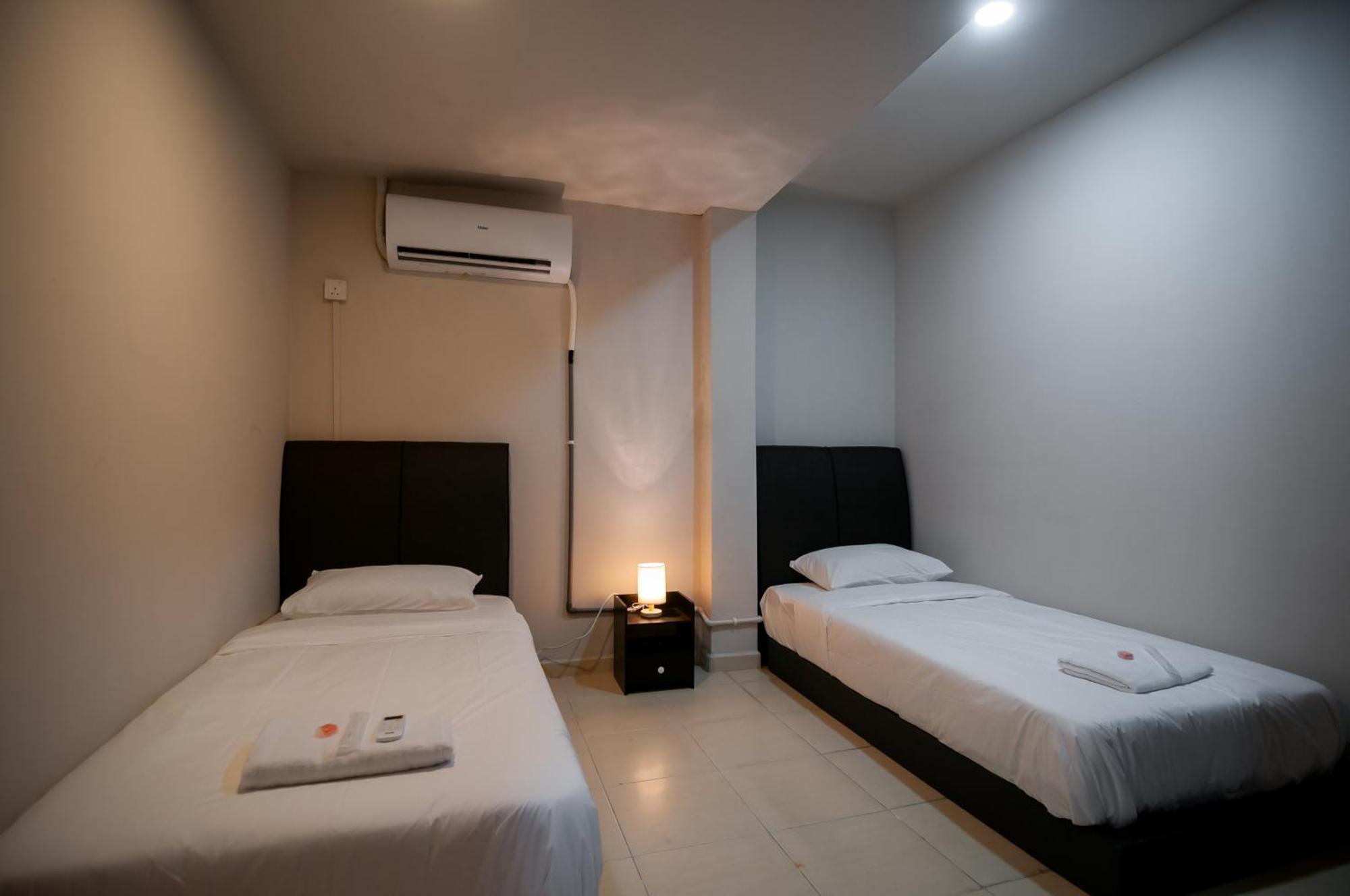 Aayu Muntri Hostel จอร์จทาวน์ ภายนอก รูปภาพ